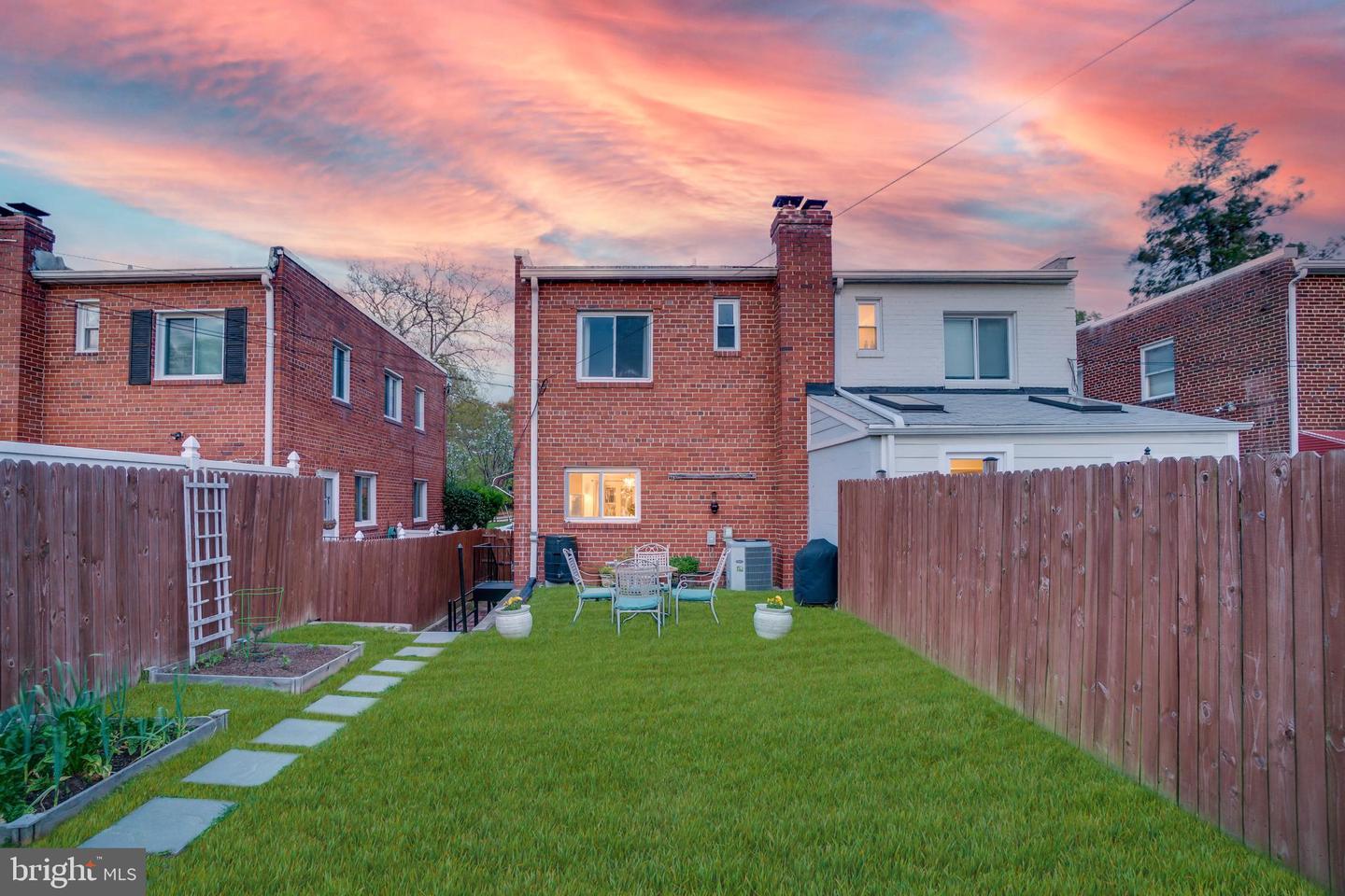 Exposed Brick DC Three Bedroom House in Riggs Park 619,502