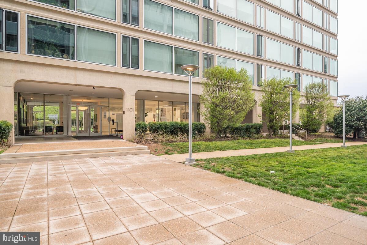 Exposed Brick DC MCM One Bedroom in SW Waterfront 399,000