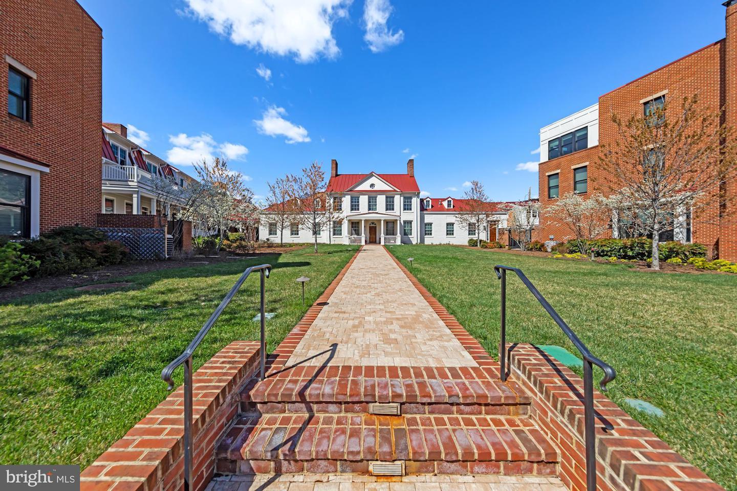 Exposed Brick DC Condo in Historic Property in Eastern Market Sells