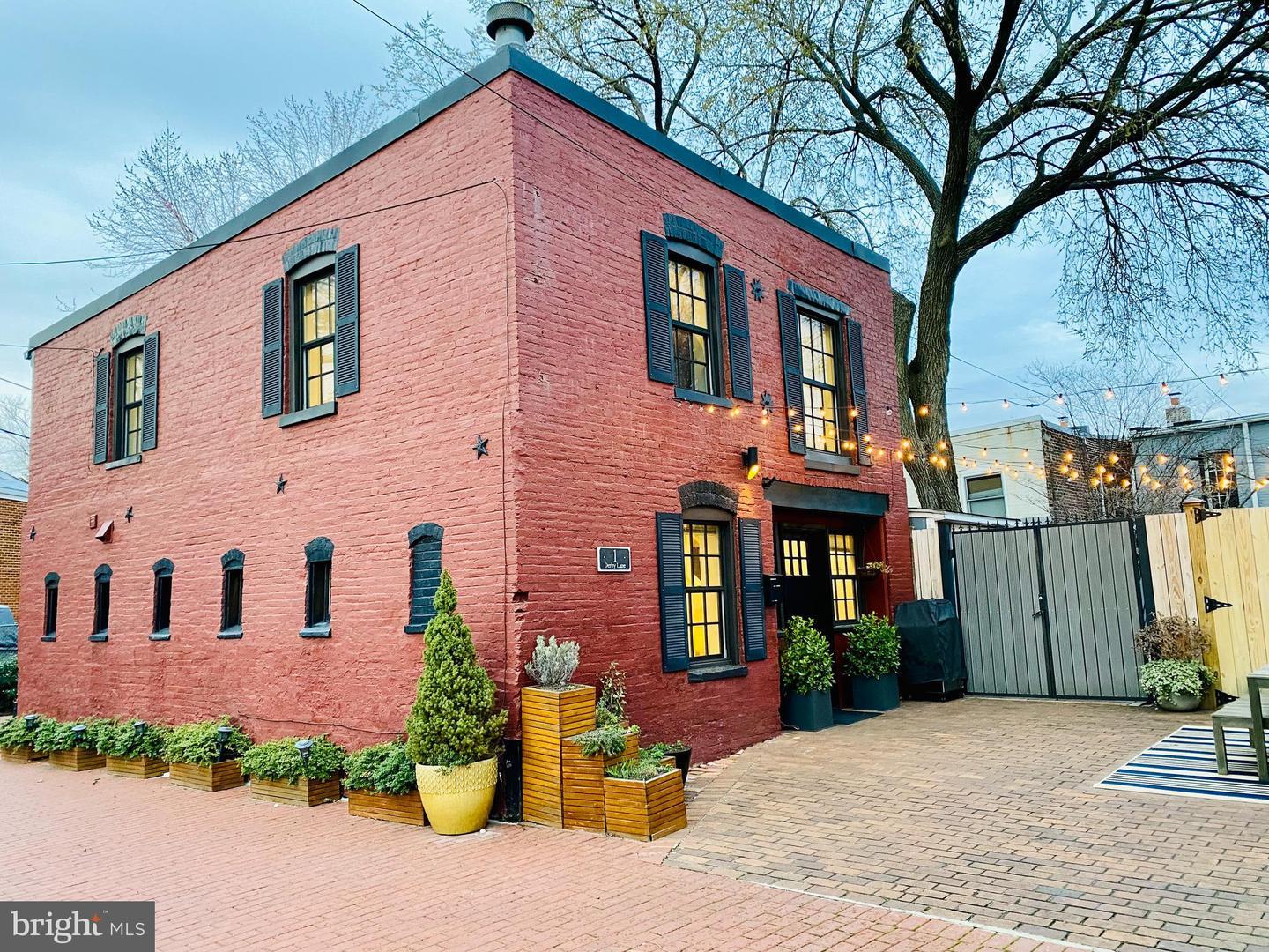 Exposed Brick DC Two Bedroom House in Capitol Hill 1,150,000