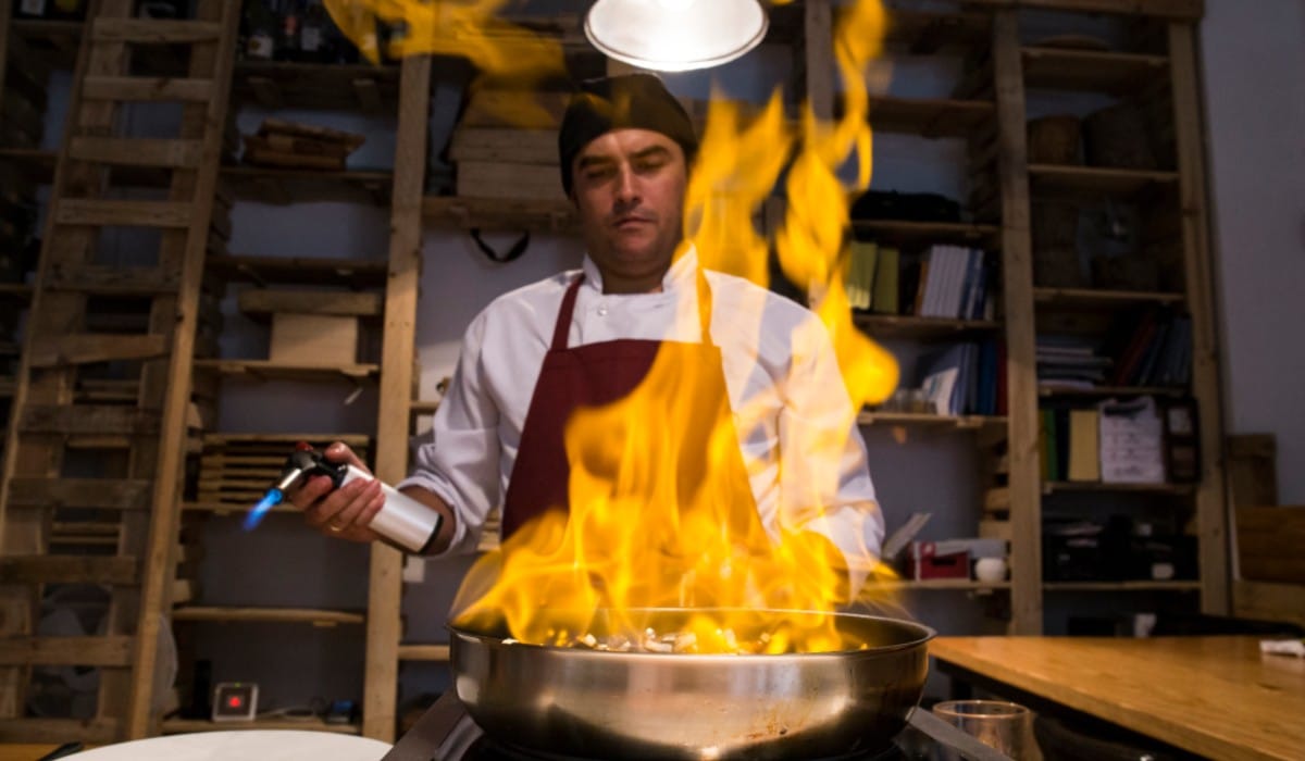Plastic kitchen utensils could leak toxins into food and cause thyroid