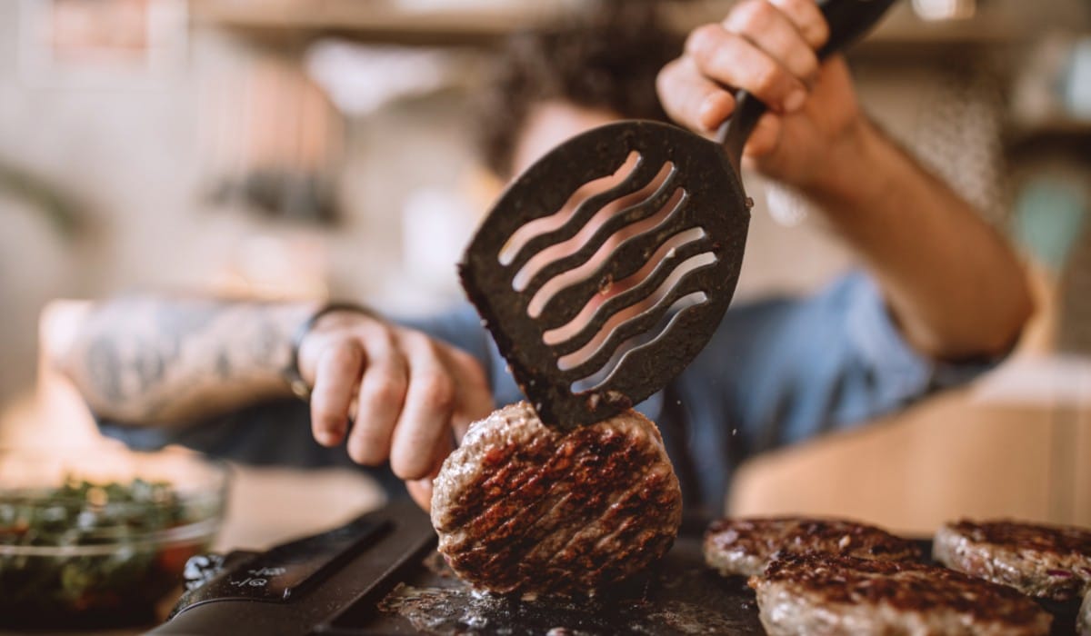 Plastic kitchen utensils could leak toxins into food and cause thyroid