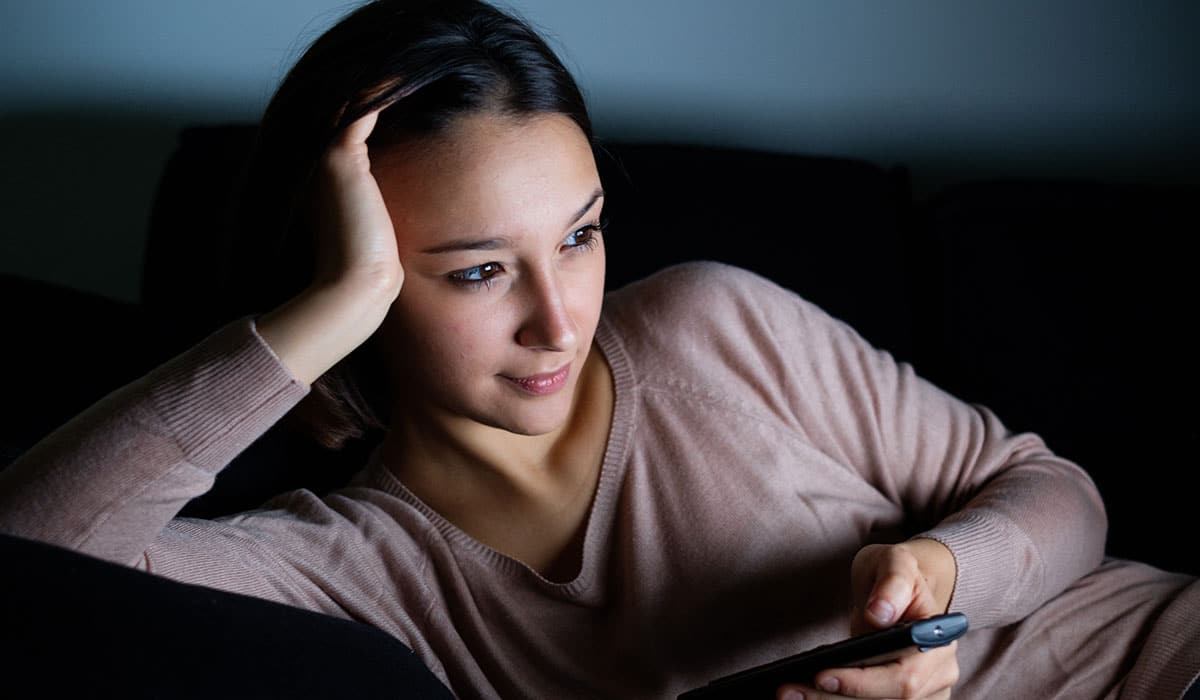 Binge watching TV can be GOOD for you, health expert reveals Extra.ie