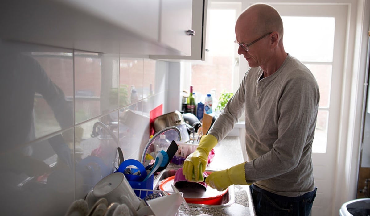 Twin sisters' genius kettle cleaning hack removes limescale for under €