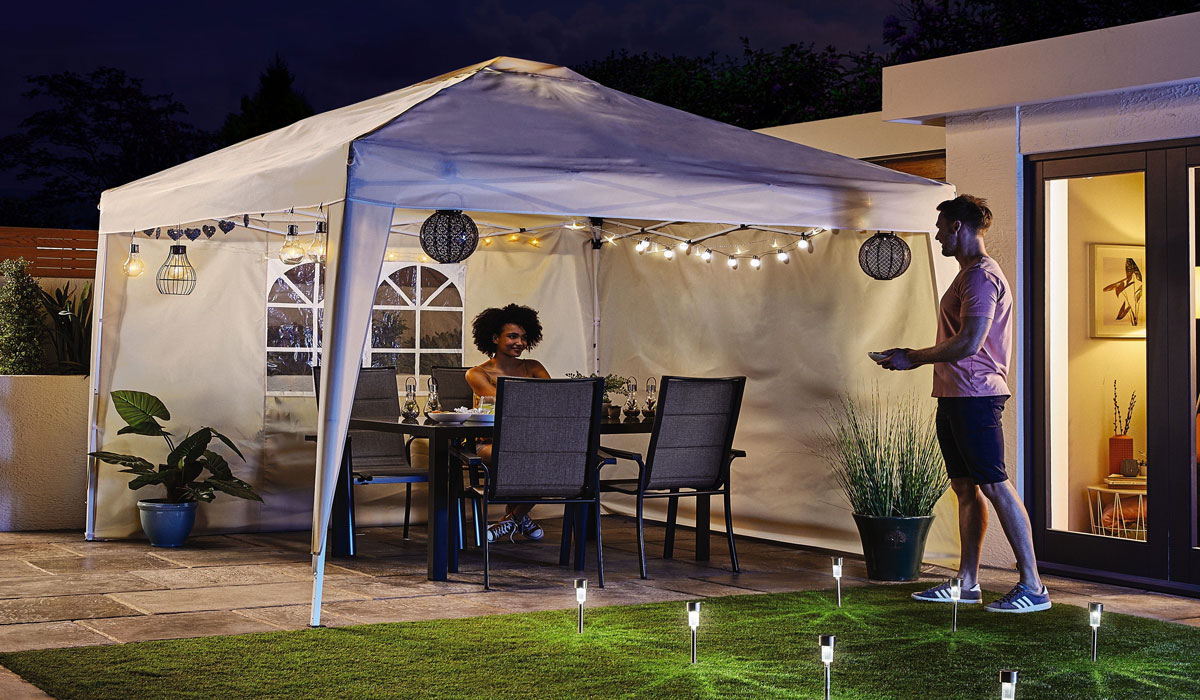 'Pushing' and 'screaming' in Aldi as customers stuck in 'crazy queues