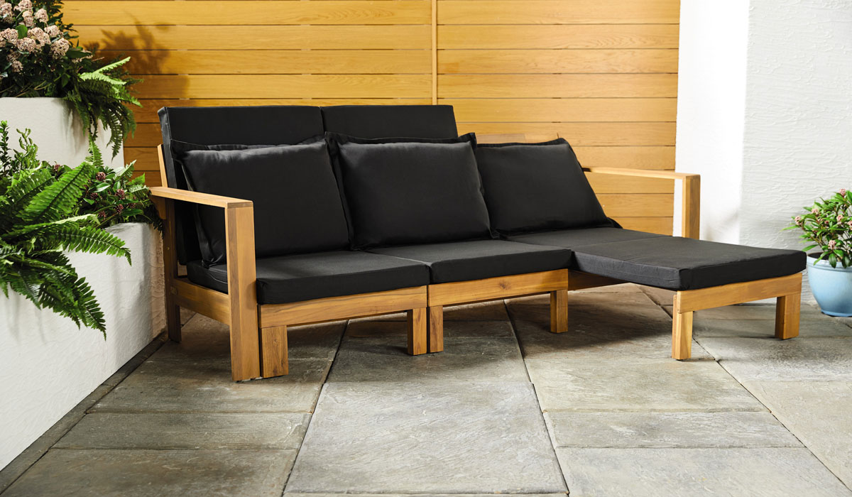 'Pushing' and 'screaming' in Aldi as customers stuck in 'crazy queues