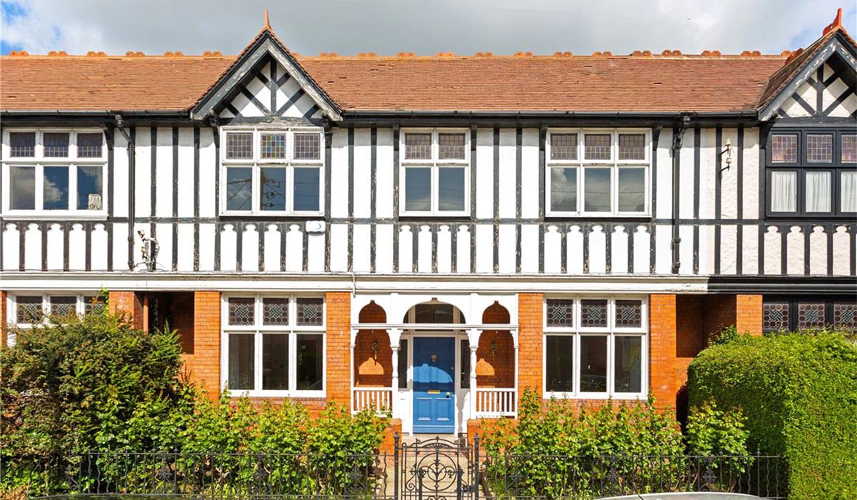 Highend Tudor revival terrace provides luxury living in great location