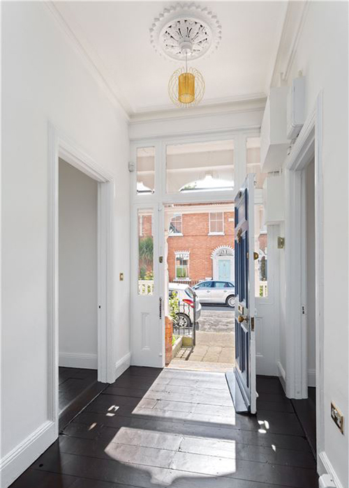 Highend Tudor revival terrace provides luxury living in great location