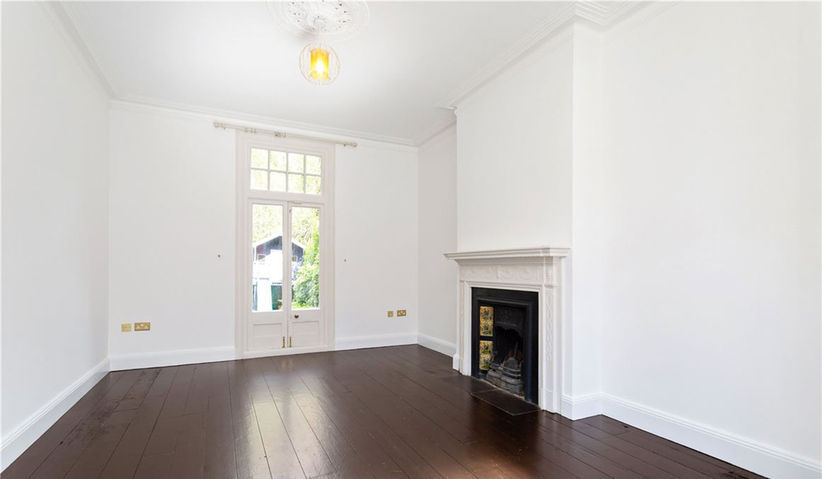 Highend Tudor revival terrace provides luxury living in great location