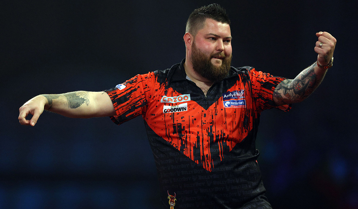 Watch Van Gerwen and Smith pull off best darts leg in history with