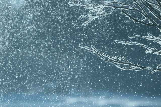 雹（ひょう）と霰（あられ）の違いは？降ってくる氷の粒の大きさ | ナニちが 雨・雪・みぞれ・あられ・ひょうの違い～小学生にもわかる解説 | Extraordinary.cloud
