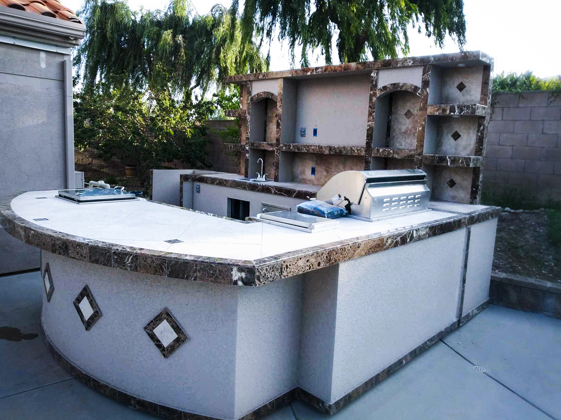 Extreme Backyard Designs Outdoor Kitchens