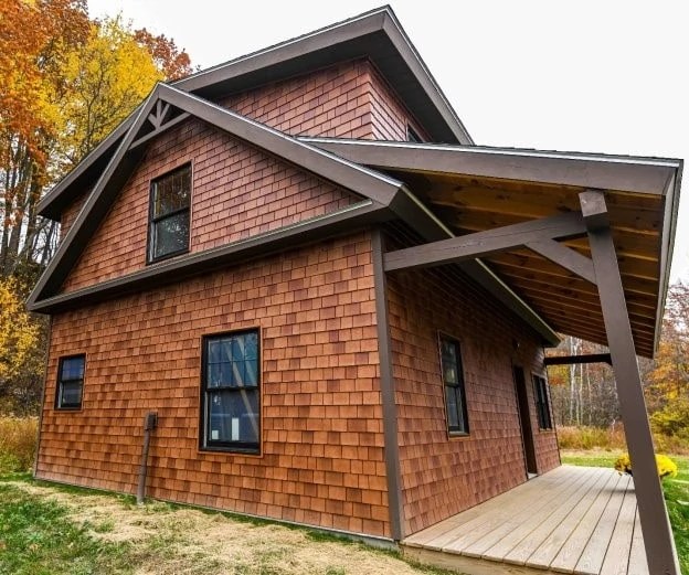 Coventry Log Homes Selects Beach House Shake® for Custom Exteriors