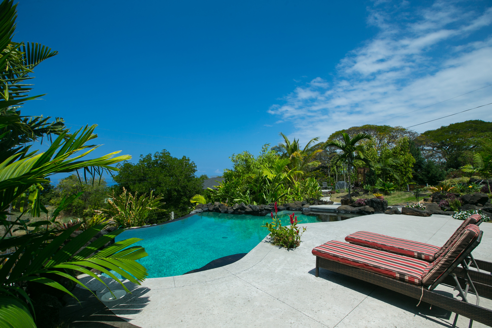 Homes Over Kona Vacation Rental Photo Shoot Eye Expression, Kona, HI