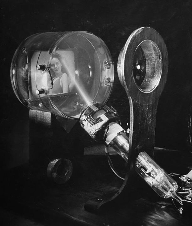 Fascinating Photo! The Iconoscope Tube In Action… Eyes Of A