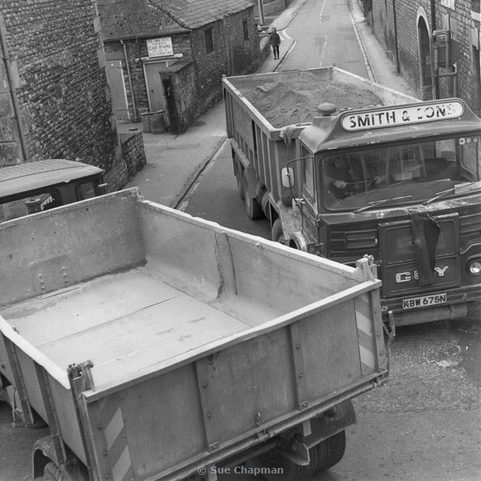 Image Archive Features Traffic The Gravel Lorries a tight turn