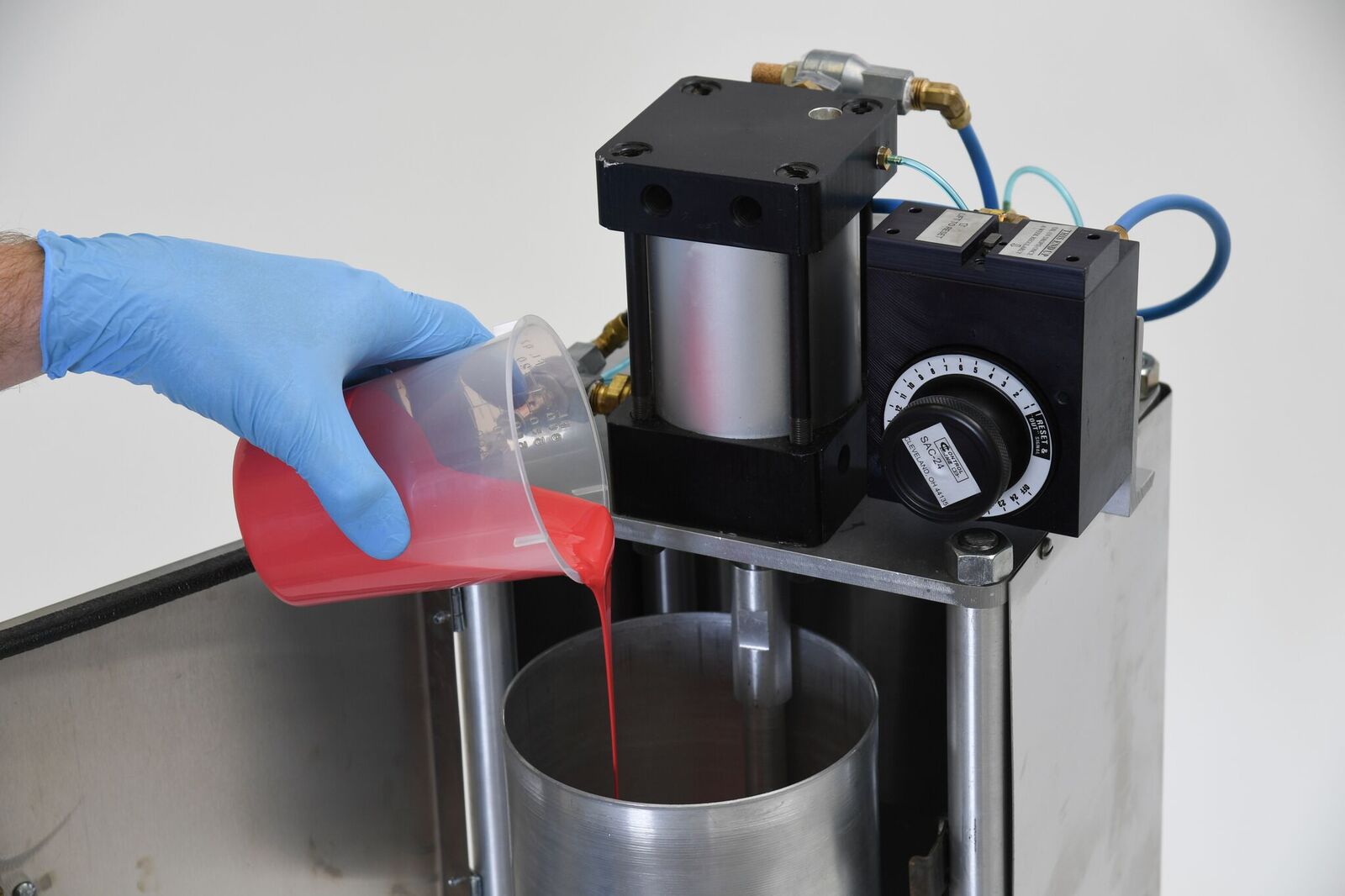 EZ Aerosol Filling System Simple custom aerosol paint filling system.