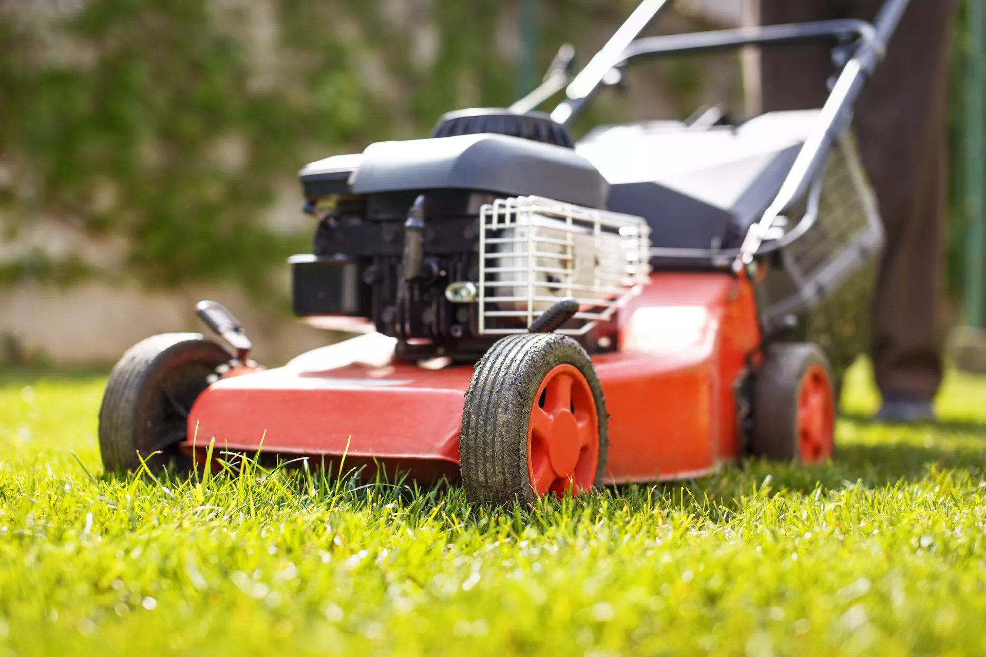 How To Prepare Your Lawnmower for Spring EZPOUR