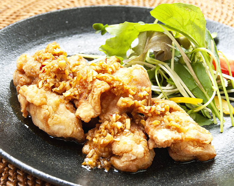油淋鶏(ユー リン チー) 香味ソースがけ 九州産・青森産にんにくの業務用食材 株式会社シーピーシー