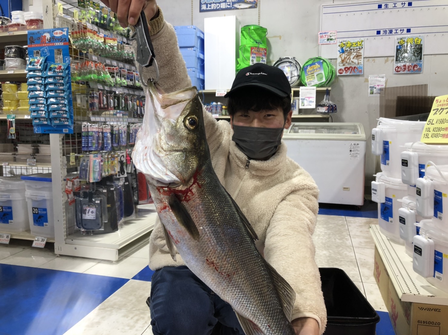 【お客様釣果情報】 下津井でシーバス70㎝！ルアーで釣りました♪ 釣り具のタイム
