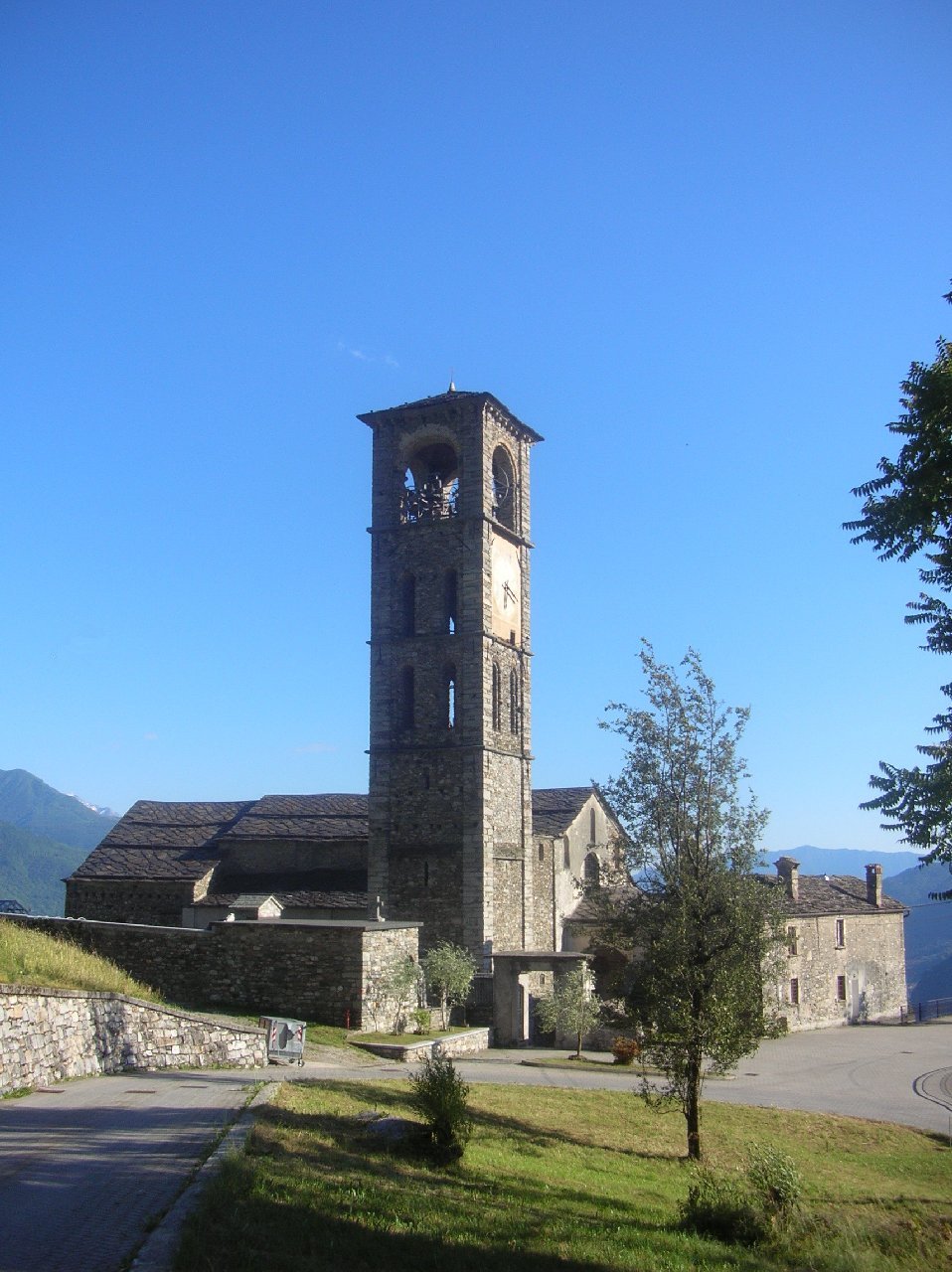 Chiesa di Sant’Eusebio e Vittore Peglio poco...