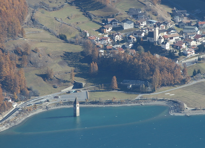 The underwater church in the Reschensee / Lago di Rèsia,...