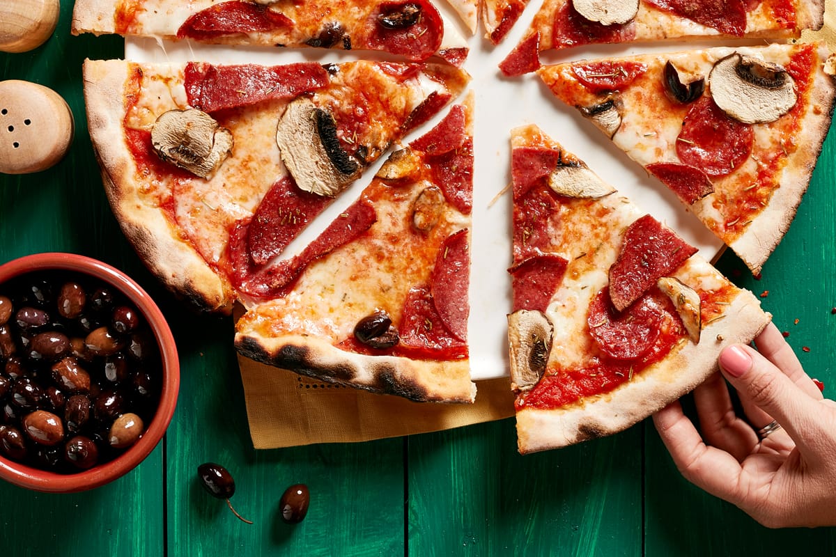 800 PIZZA delivery from Dubai Mall Order with Deliveroo