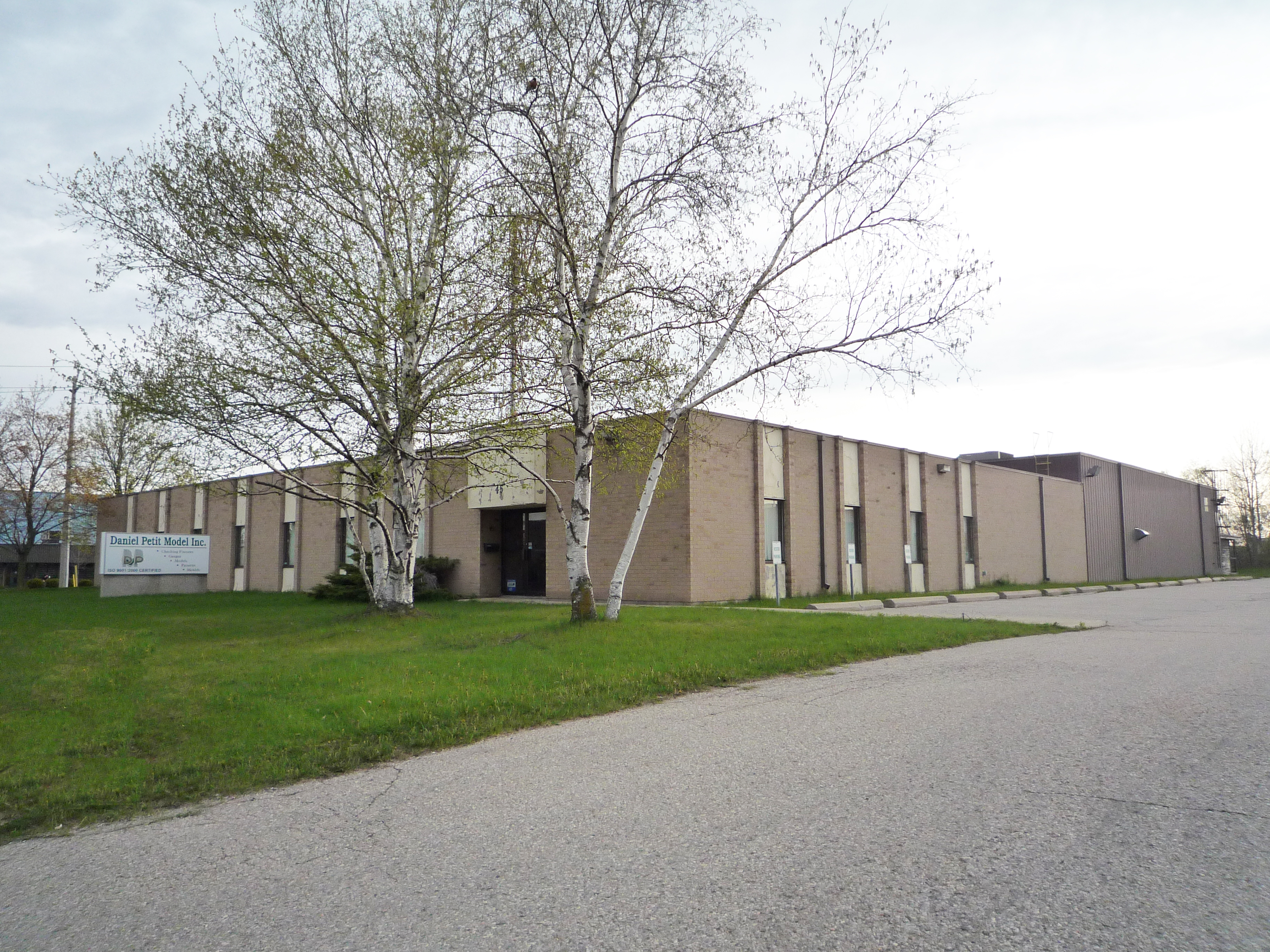 Cambridge, Ontario Hotsheet Industrial Space For Sale and Lease