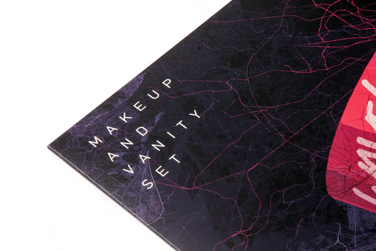 Wavehymnal (DATA044) Makeup and Vanity Set