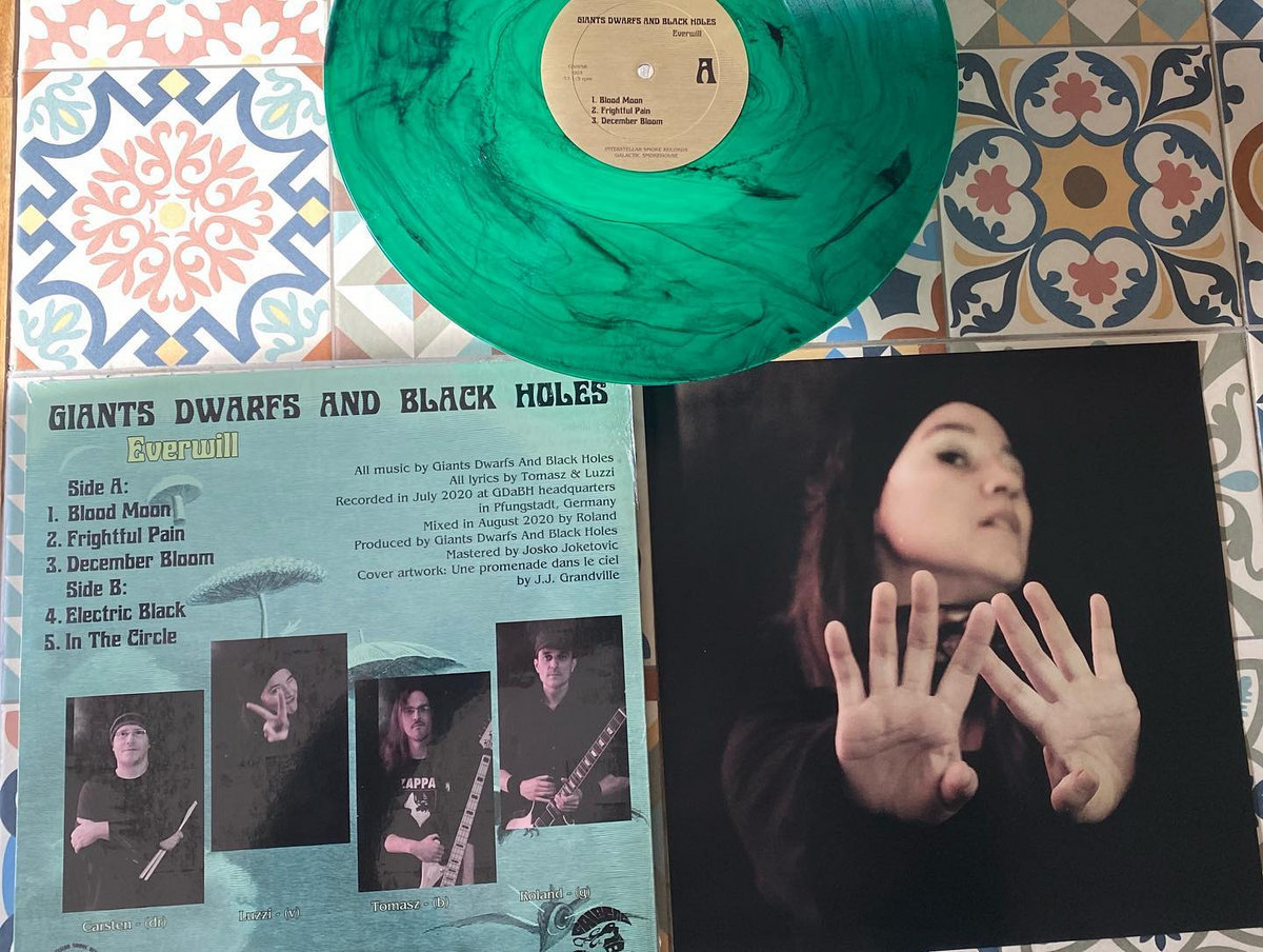 Everwill Giants Dwarfs And Black Holes