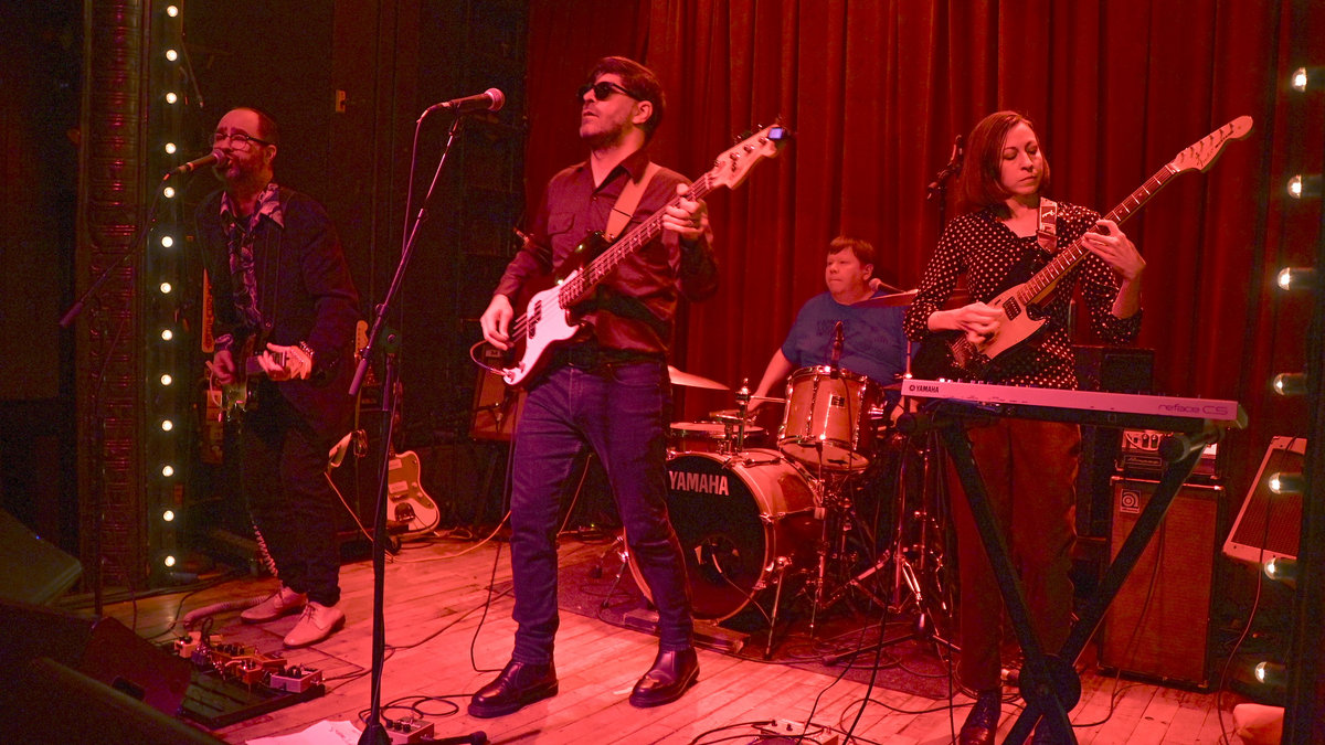 Discreet Charms Discreet Charms