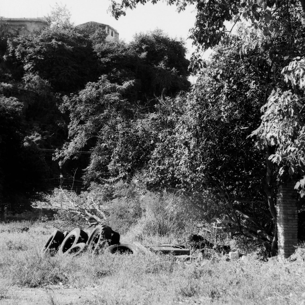 El Primer Día Kevil Figura Negra