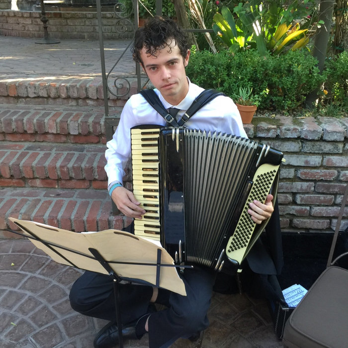 Accordion Love Snowbeach