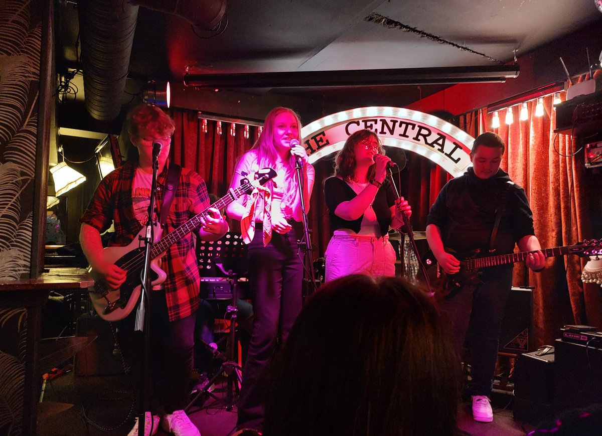 Ár Saol (Faoin gCrann Mór) le Minimal Image BEO ag The Central ruadhán