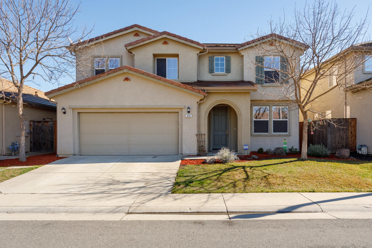 Stunning Lincoln Crossing Home! FAB Realty
