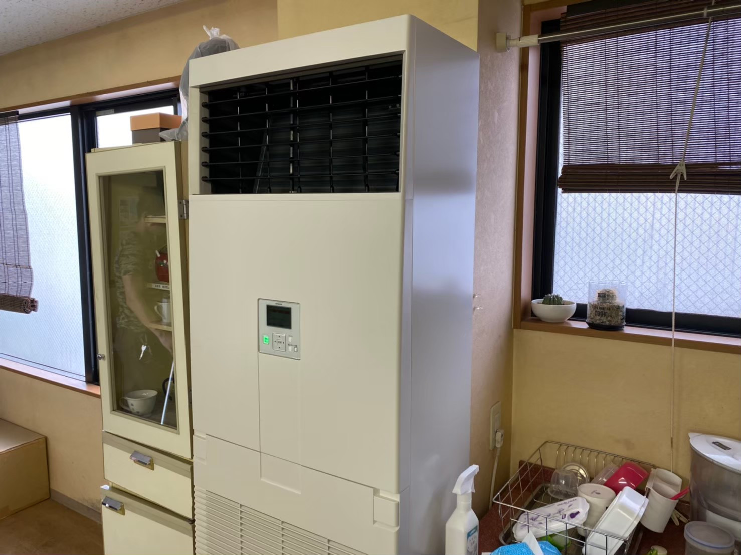 地域密着の業務用エアコン施工会社を京都で営み実際の現場作業の様子を公開