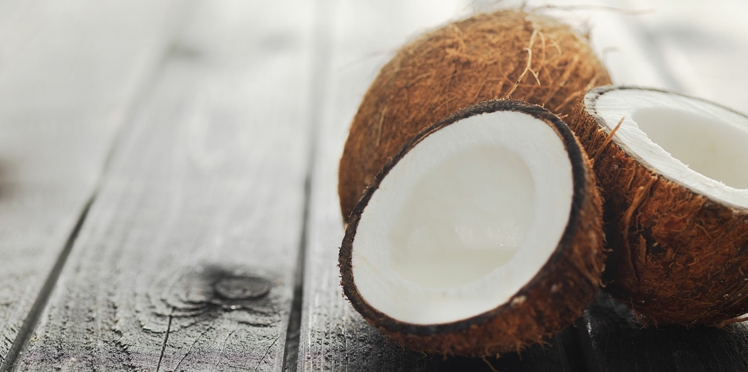 L Erreur A Ne Jamais Faire Avec De L Huile De Coco Femme Actuelle