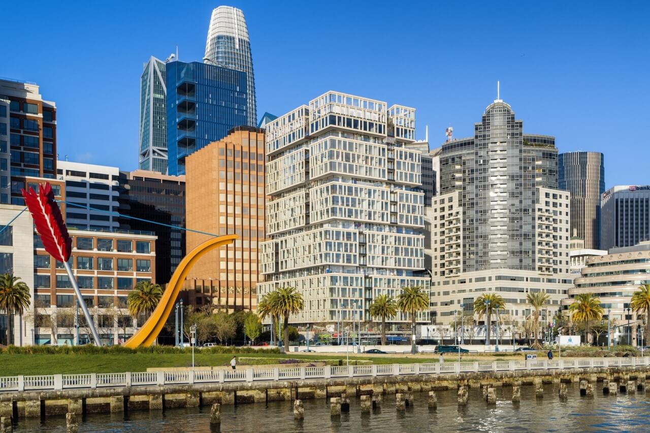 SOM’s One Steuart Lane faces the San Francisco Bay with stacked massing and travertine