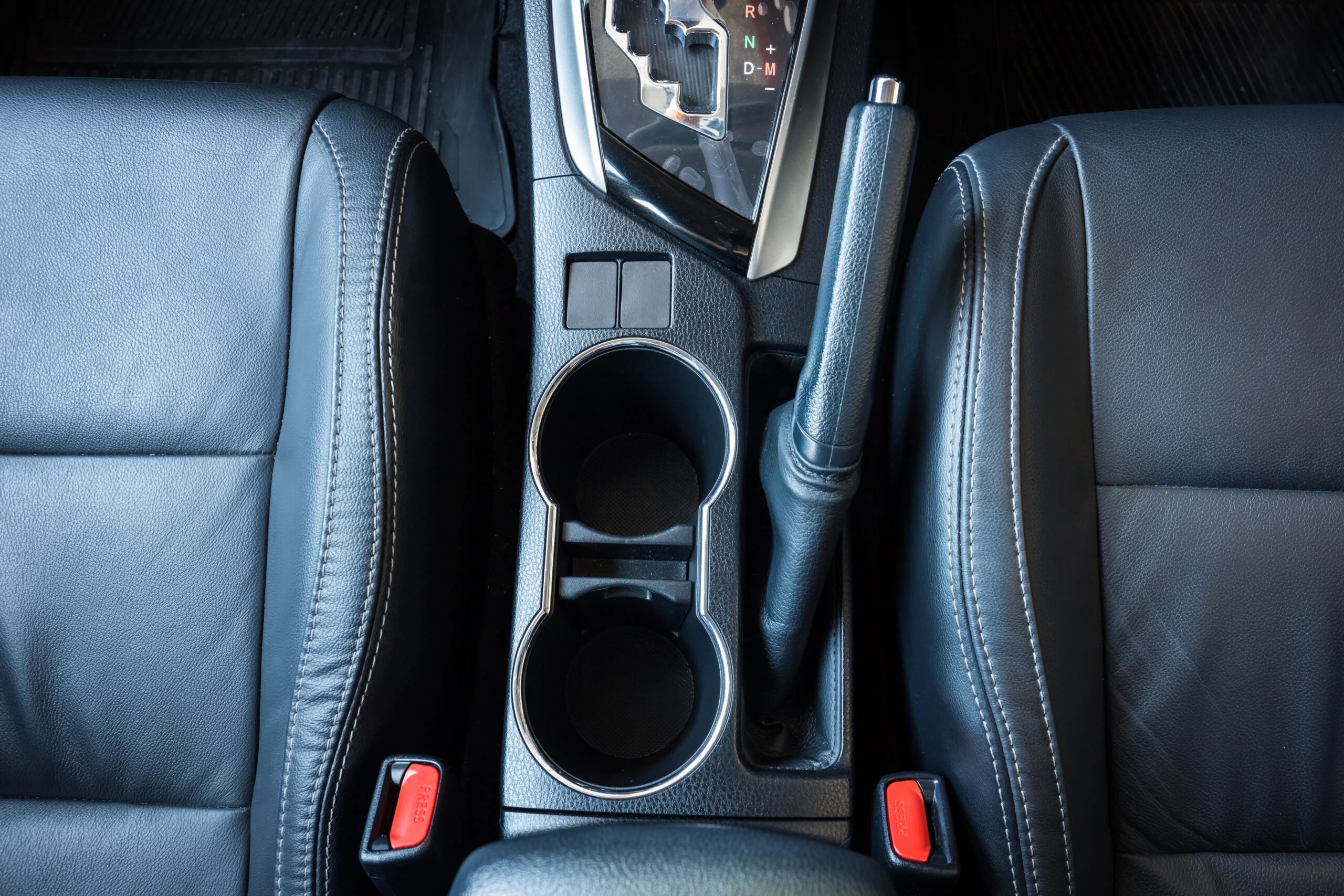 Lifehack Here's How To Clean Your Car's Cup Holder In Seconds