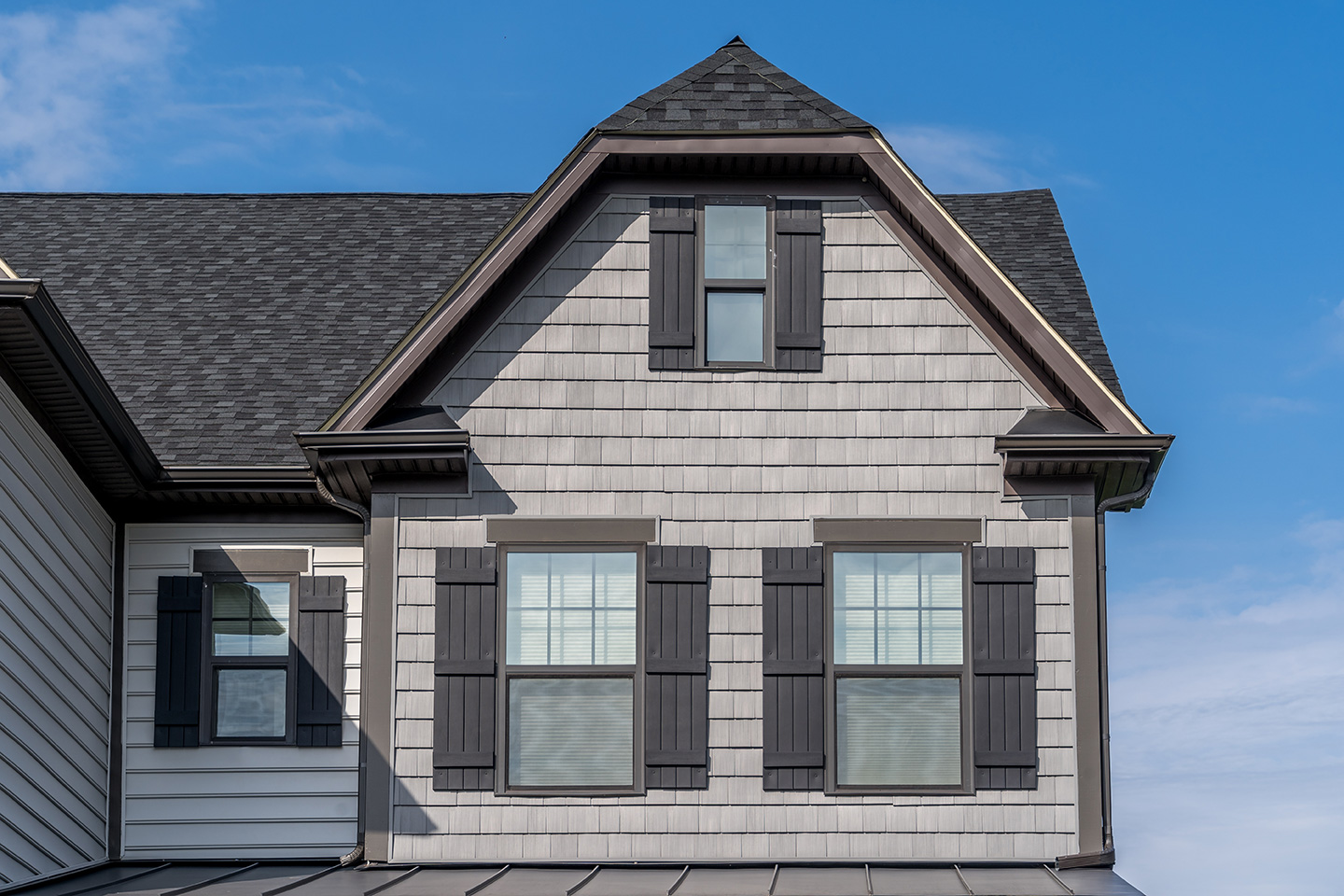 Common Causes of Problems with Vinyl Shake Siding