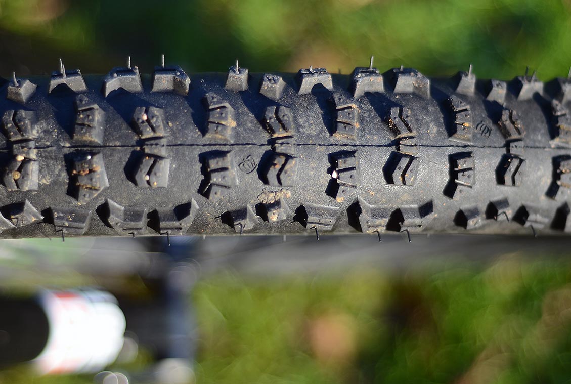 Review Continental Rubber Queen 2.4 Black Chili tyres Factory