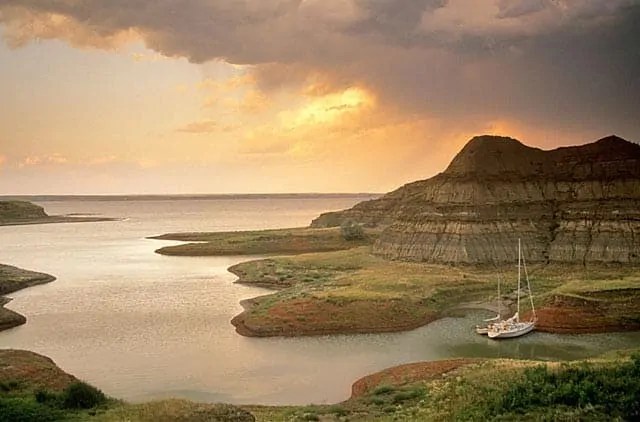 15 North Dakota Facts History, Geography, Wildlife & More