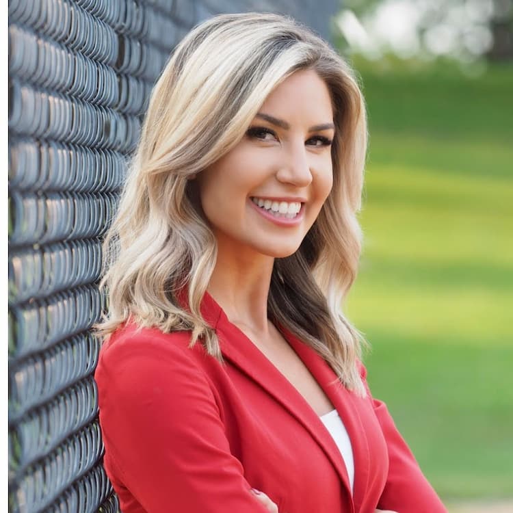 Annie Sabo (Fox Sports) BioWiki, Age, Father, Salary, Engaged, Net worth