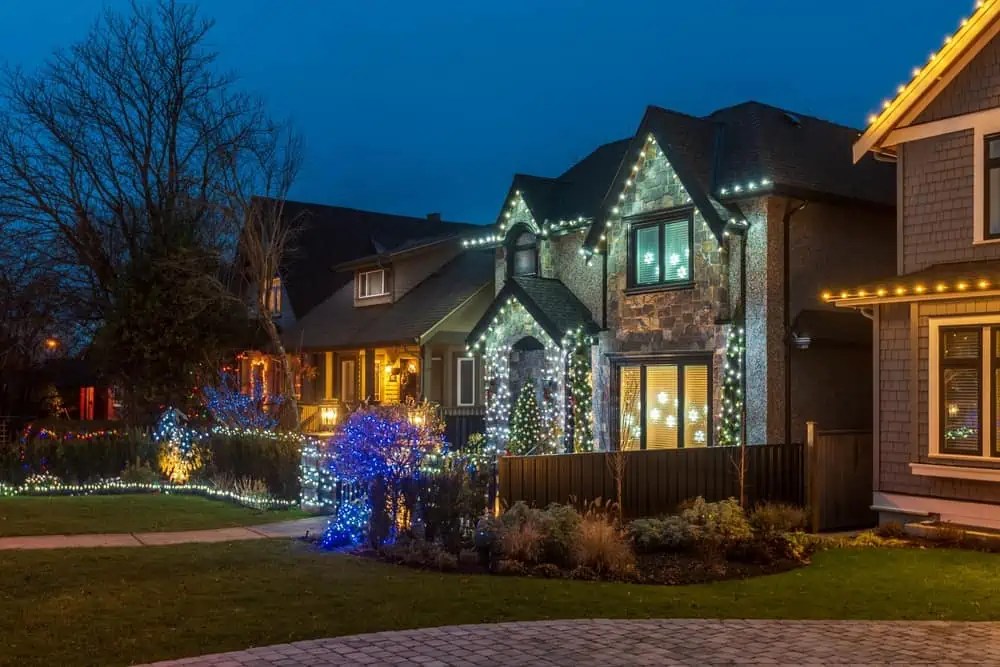 Expert Christmas Light Installation in Tulsa, Owasso & Collinsville, OK.