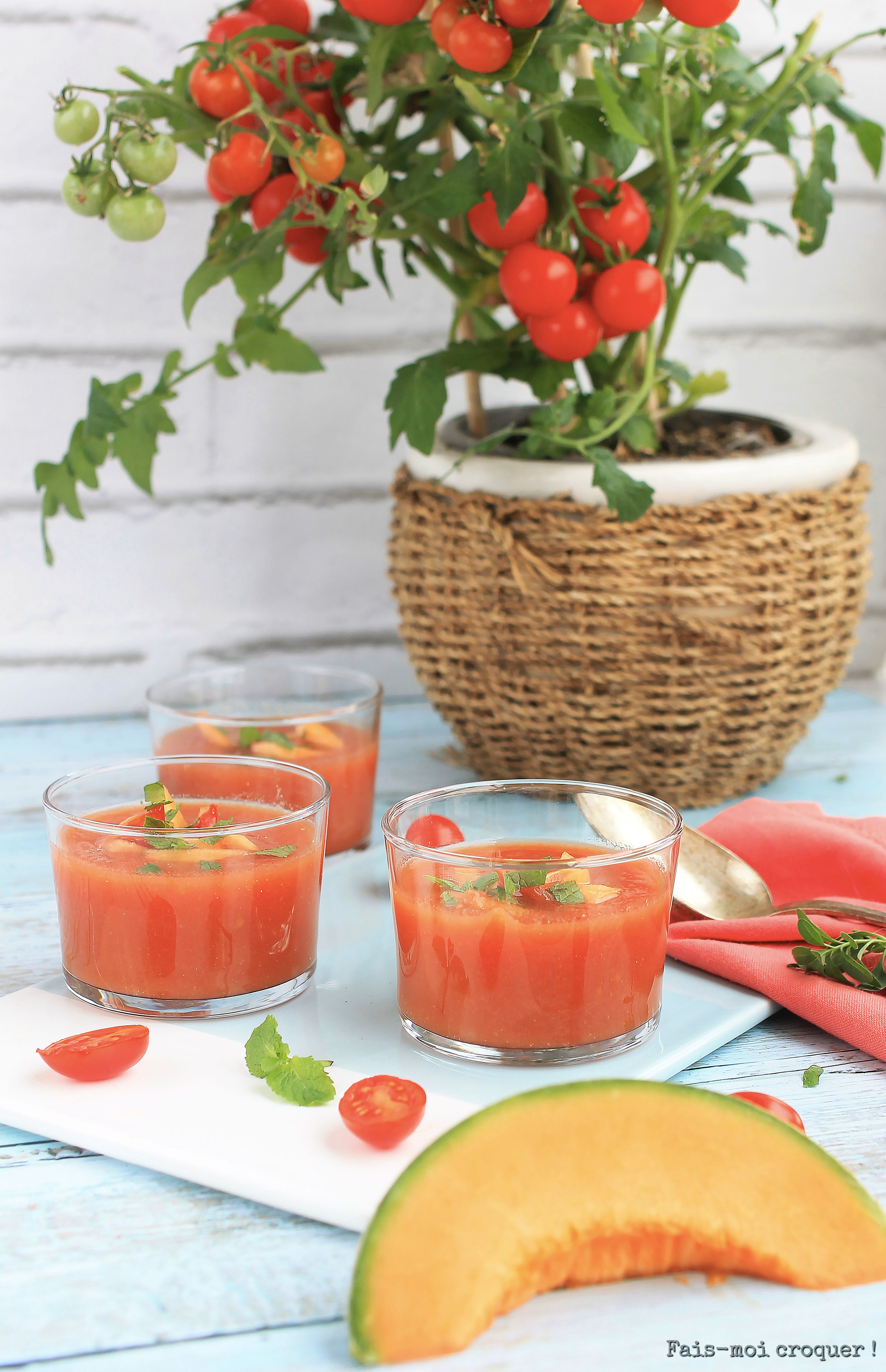 Le mariage original de melon et tomate dans un gaspacho d'été parfumé