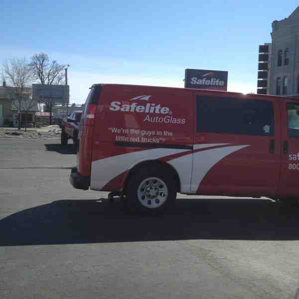 Should I tip the Safelite guy? Windshield Replacement Dallas