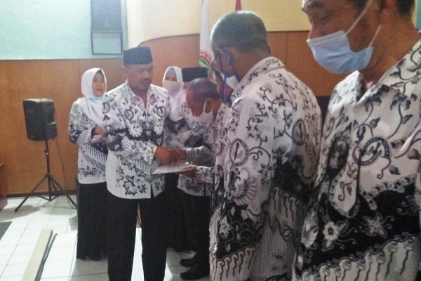 Kadisdik Majalengka Apresiasi Buku Antologi Cerpen “Semua dari Hati”