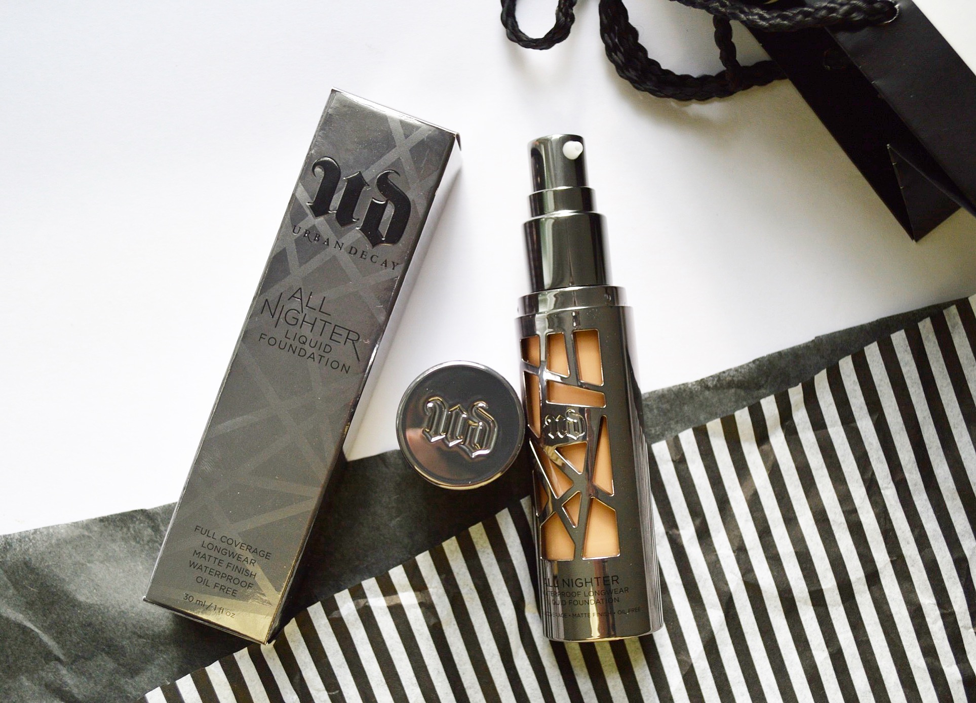 Bye Bye oily skin Urban Decay All Nighter Foundation