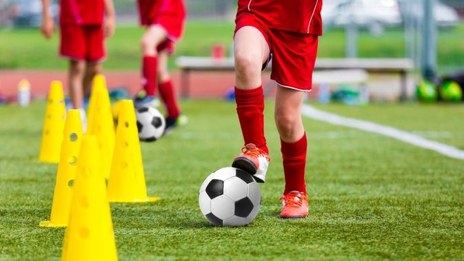 Teknik Dasar Dalam Permainan Sepakbola Faktual.id
