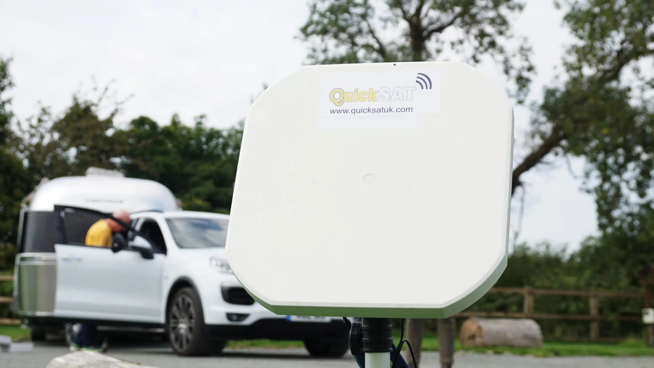 QuickSAT QS65D Deluxe Portable Satellite TV System Falcon Technology